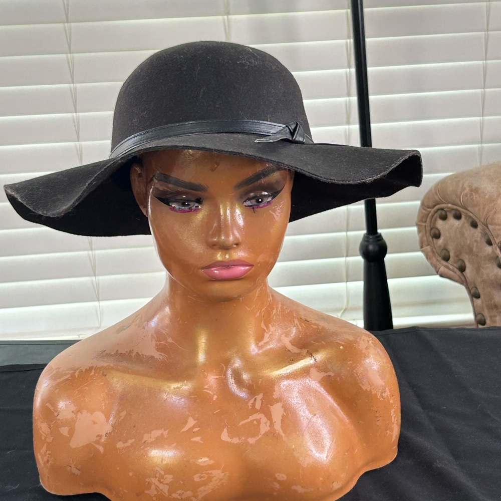 Elegant Black Wide-Hat